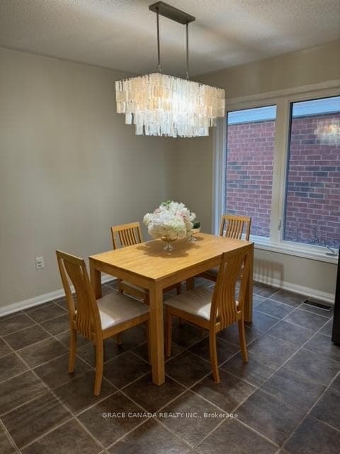 10 Kidd Crescent photo 2