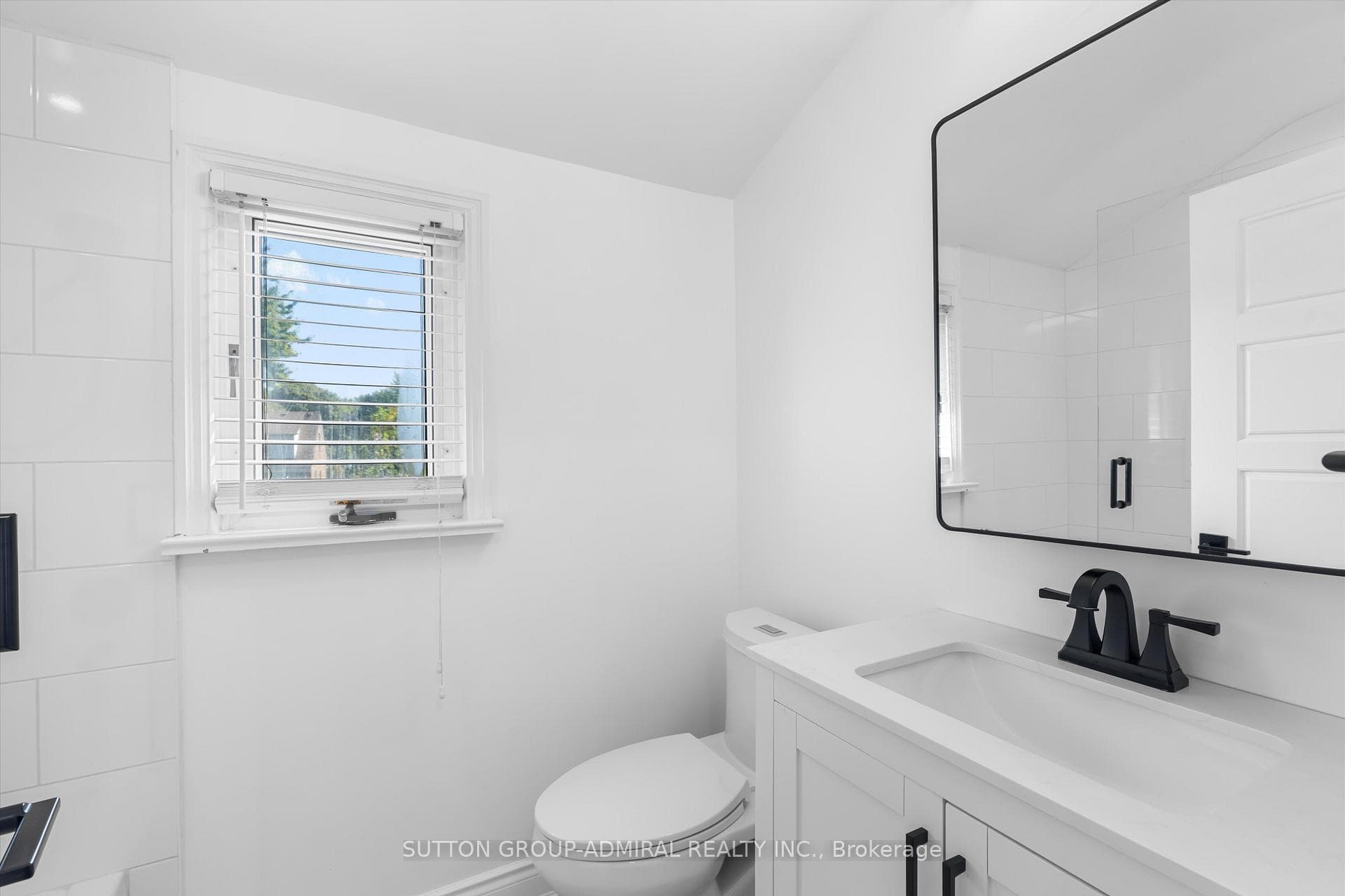 75 Collinson Boulevard photo 18