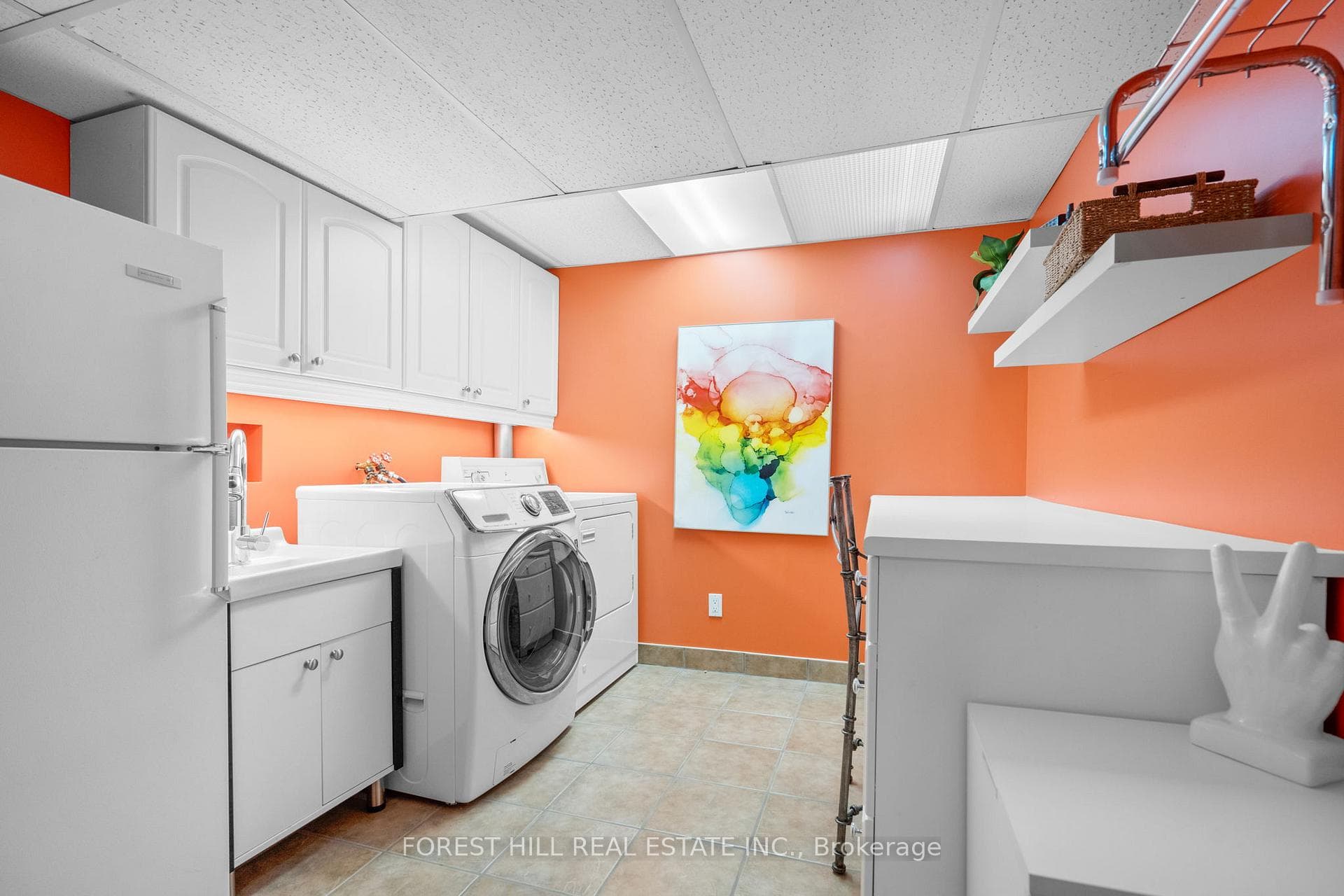 2328 Pyramid Crescent photo 18