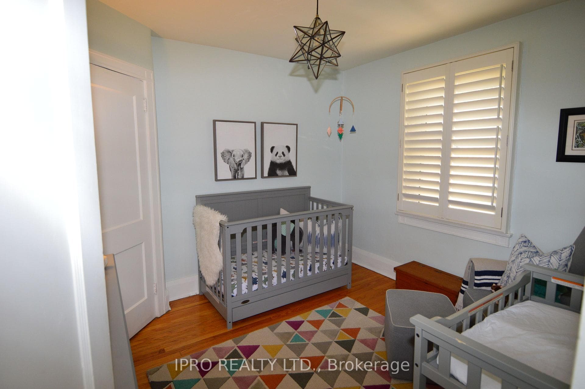 884 Davenport Road photo 16