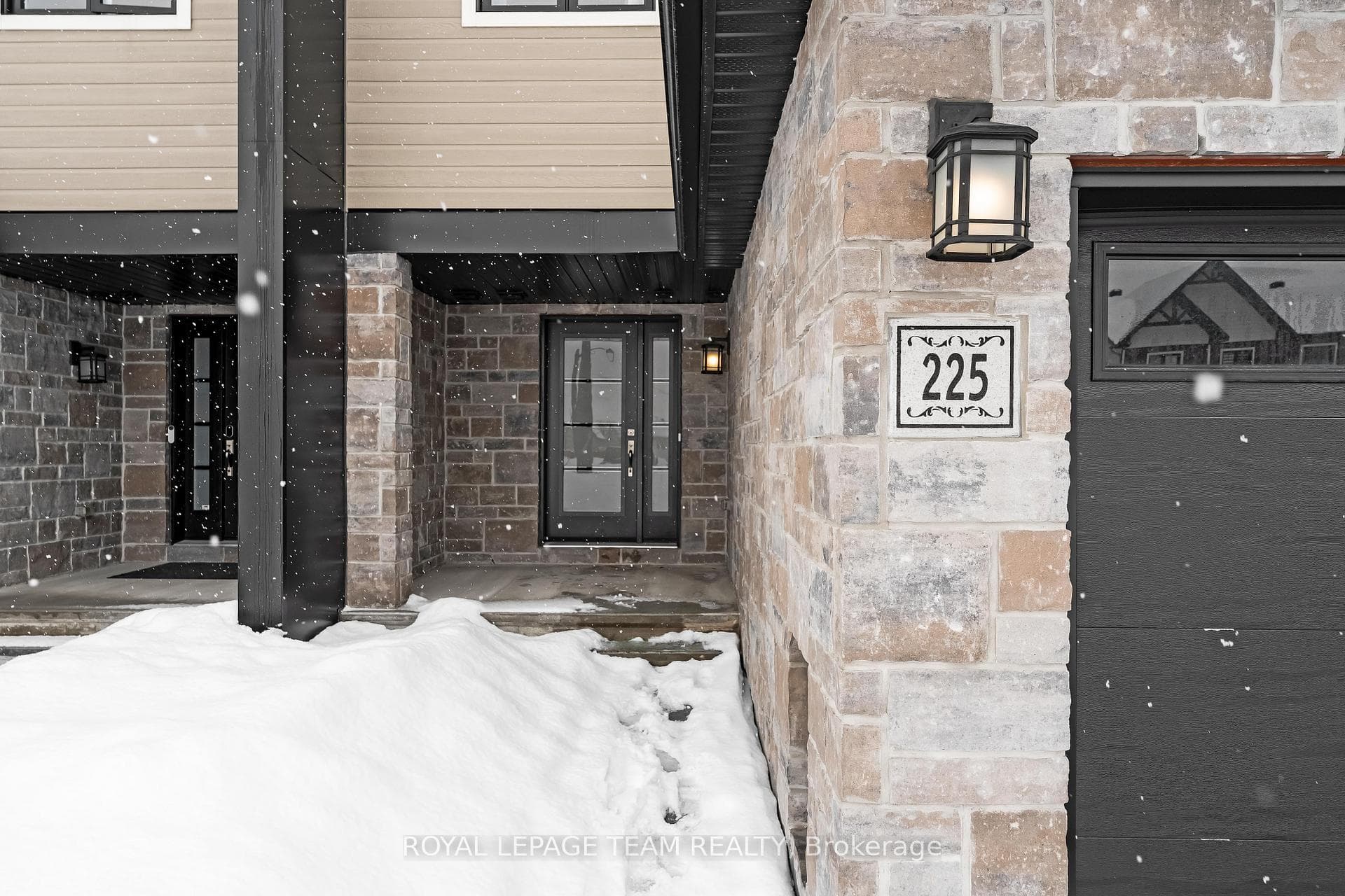 225 Dion Avenue photo 2