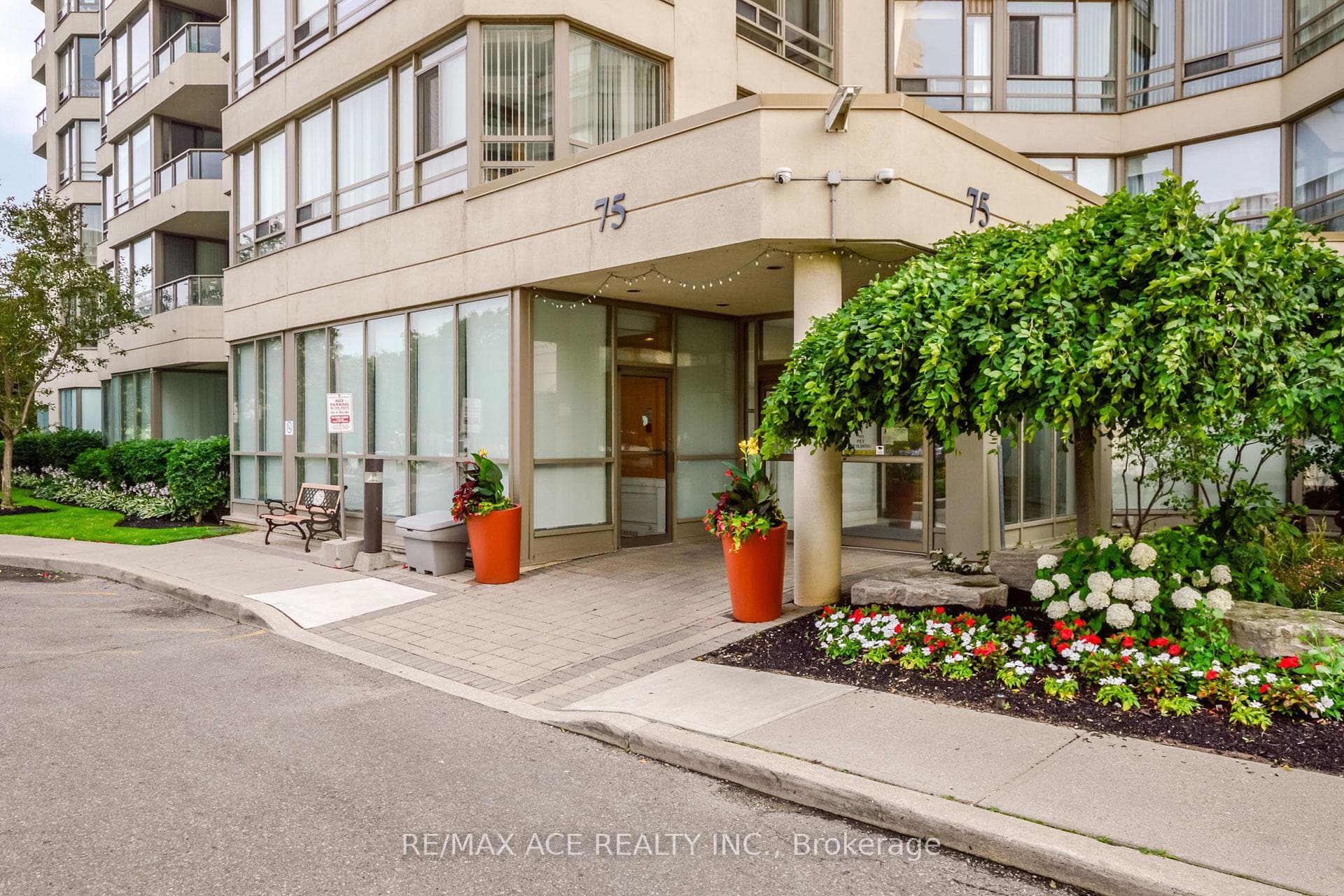 75 King Street Unit 201 photo 2
