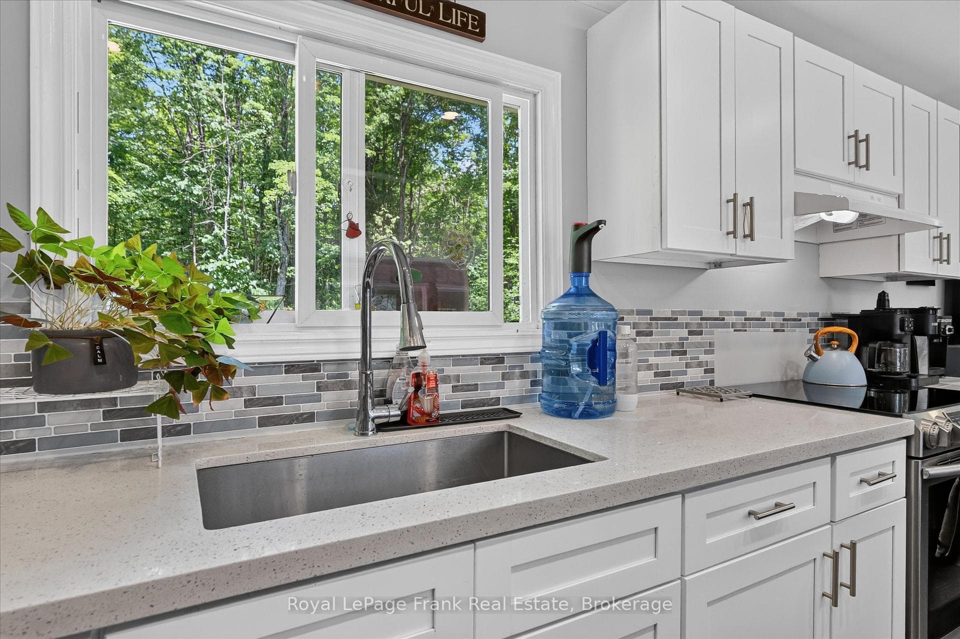 280 Edwina Drive photo 11