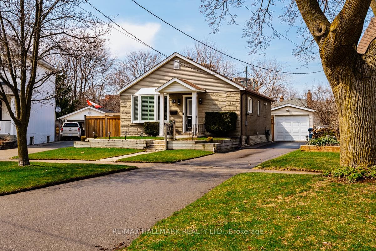 84 Delma Drive photo 1