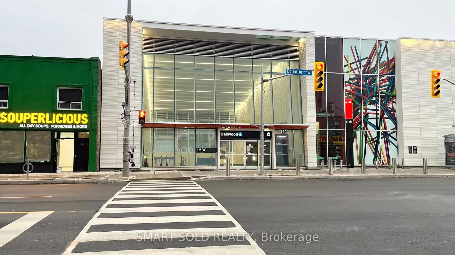 1592 Eglinton Avenue Unit Main Flr + Bsmt photo 4