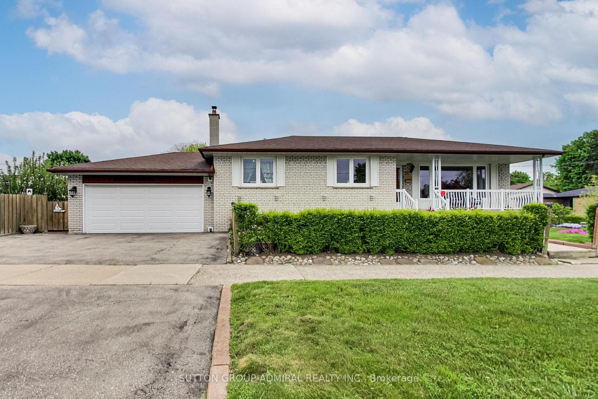 35 Stanwood Crescent photo 1