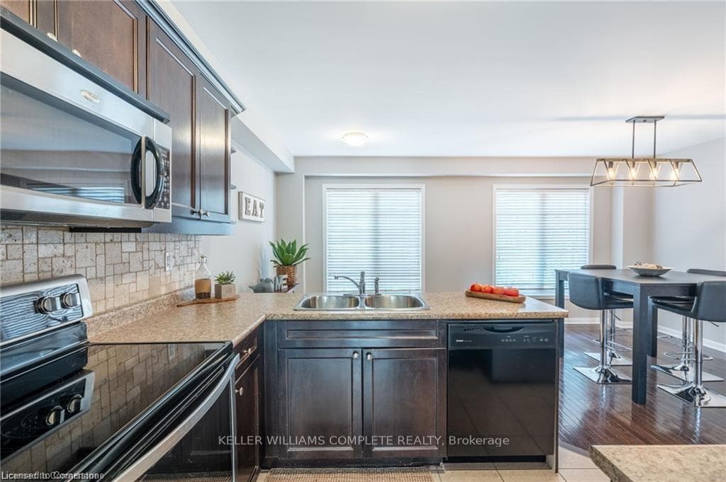69 Hepworth Crescent photo 7