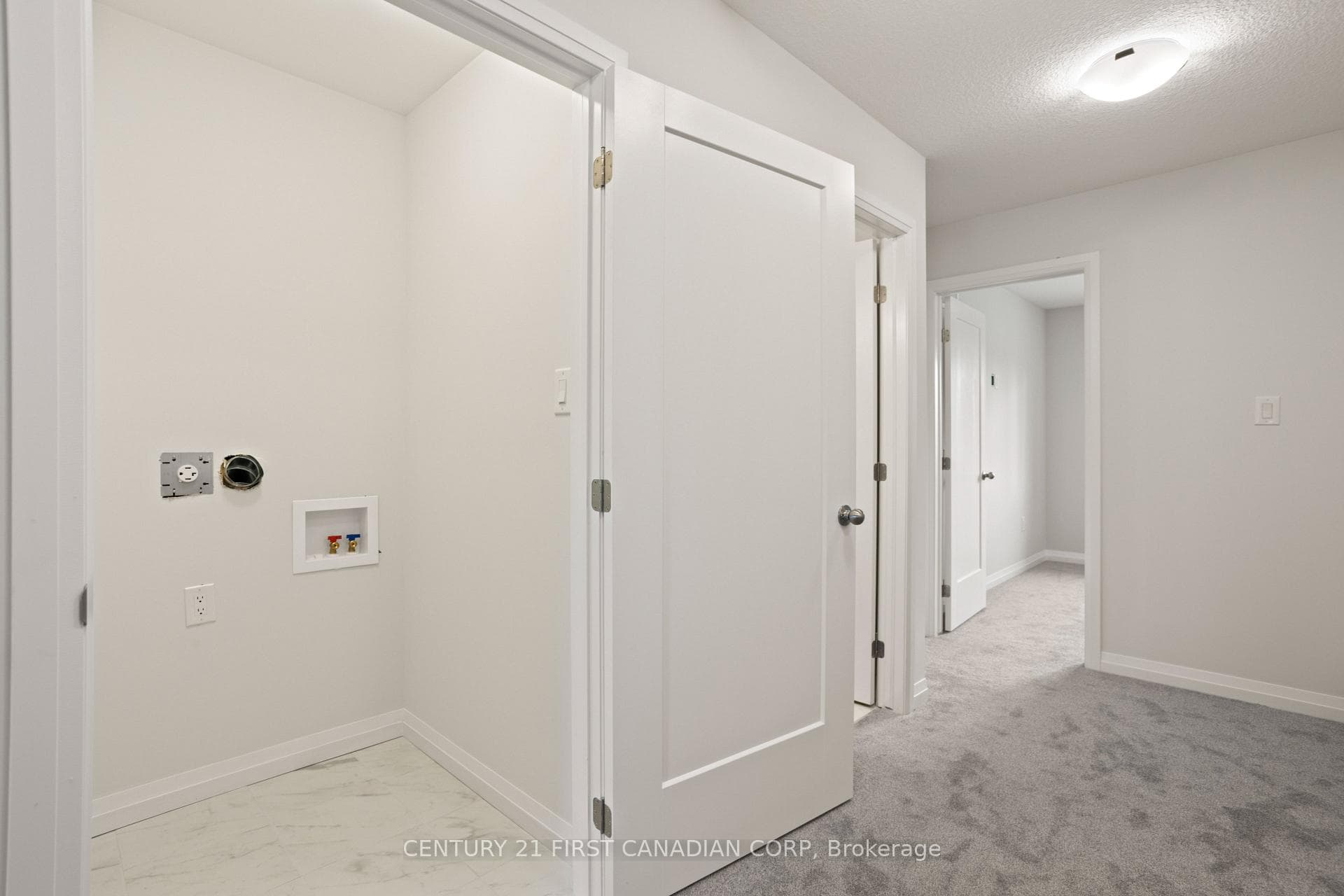 6905 HEATHWOODS Avenue photo 28