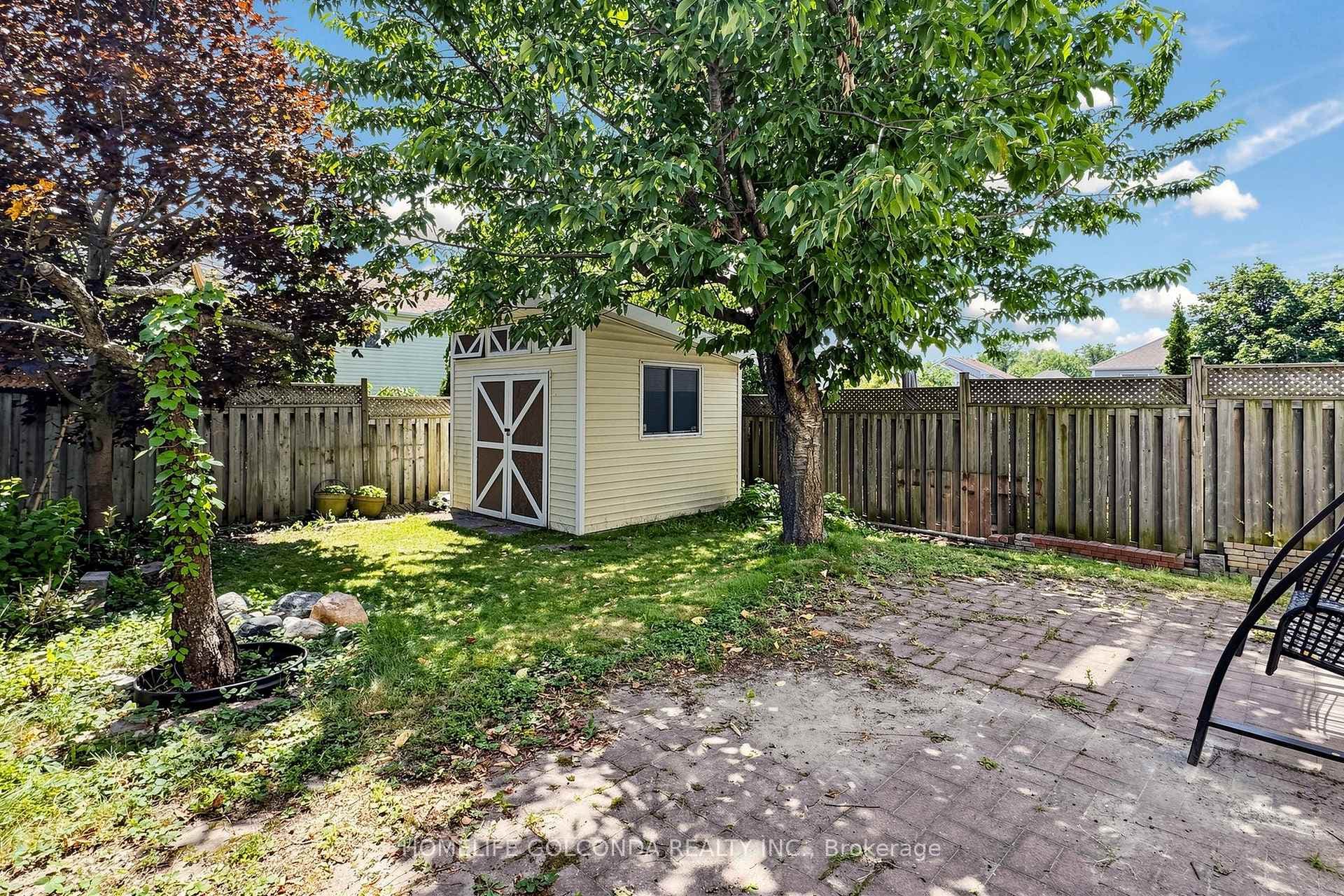 933 Glenbourne Court photo 16