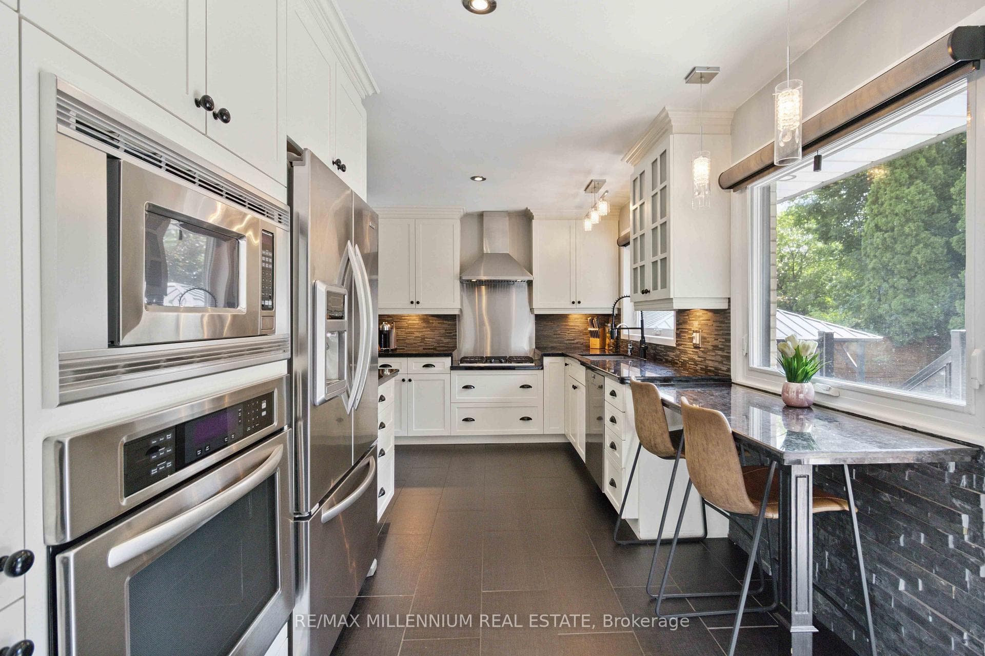 250 Daphne Avenue photo 13