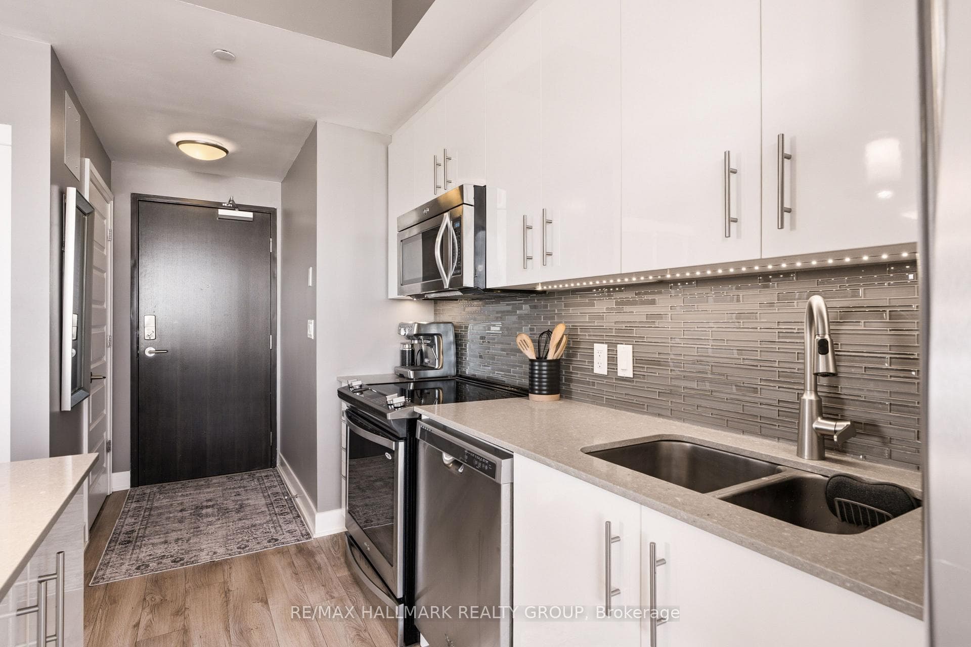 1035 Bank Street Unit 1205 photo 8