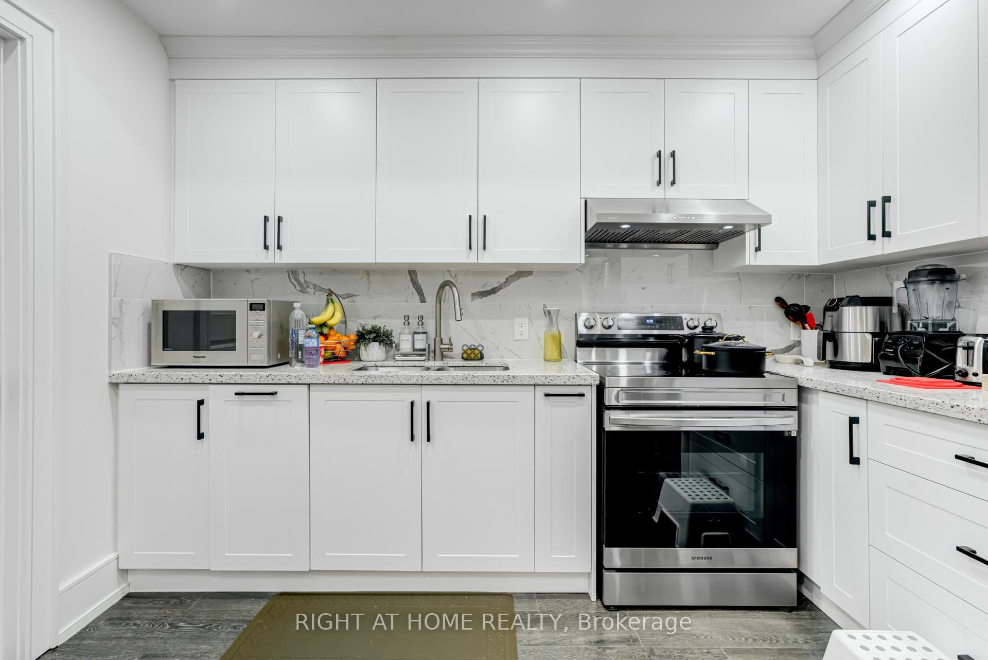 438 Pharmacy Avenue photo 31