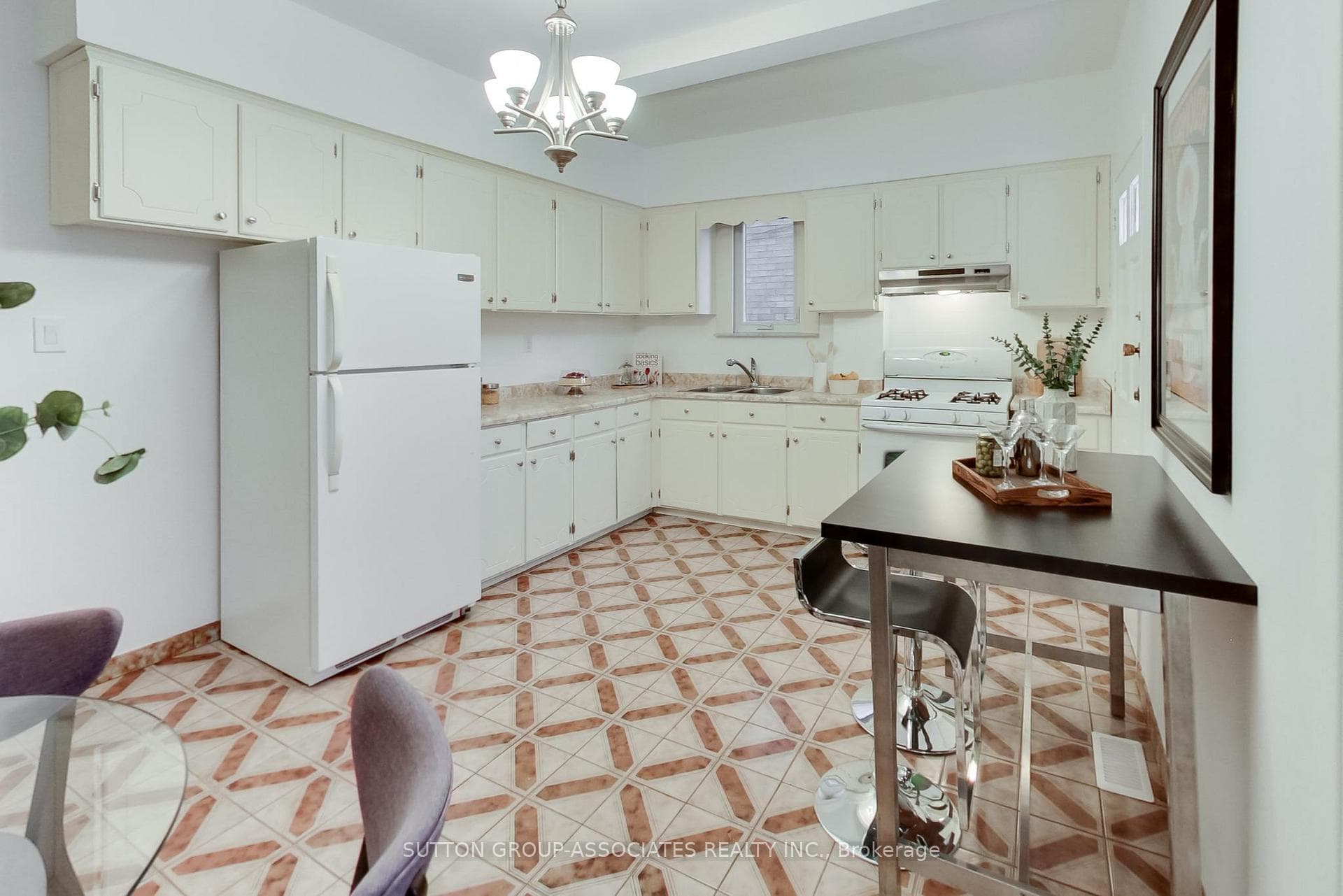 325 Lauder Avenue photo 10