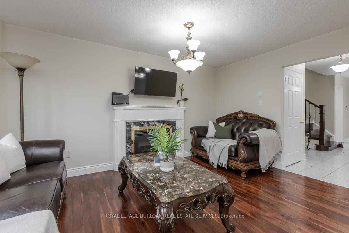 573 Phoebe Crescent photo 22