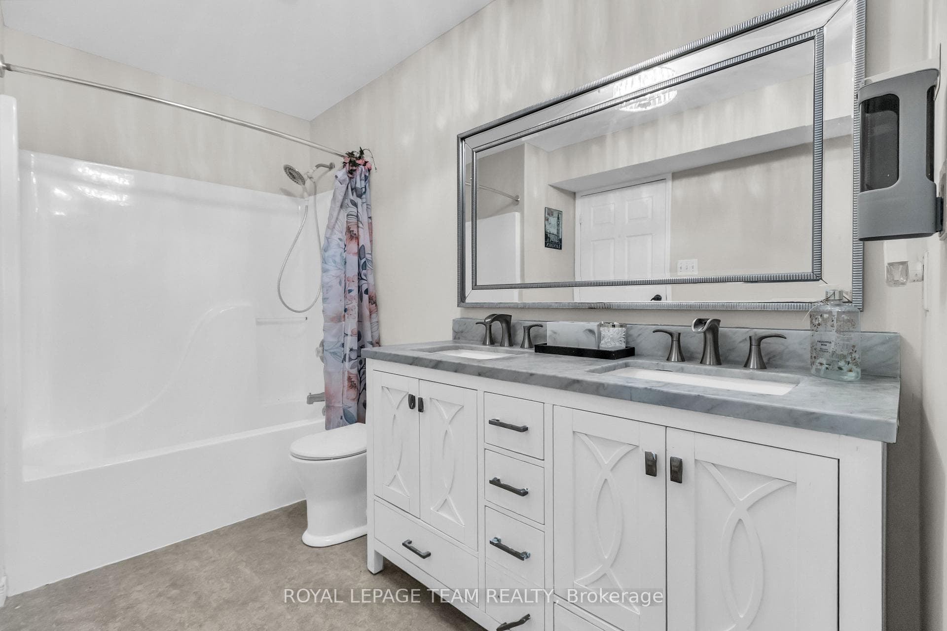7706 Alfred Street photo 14