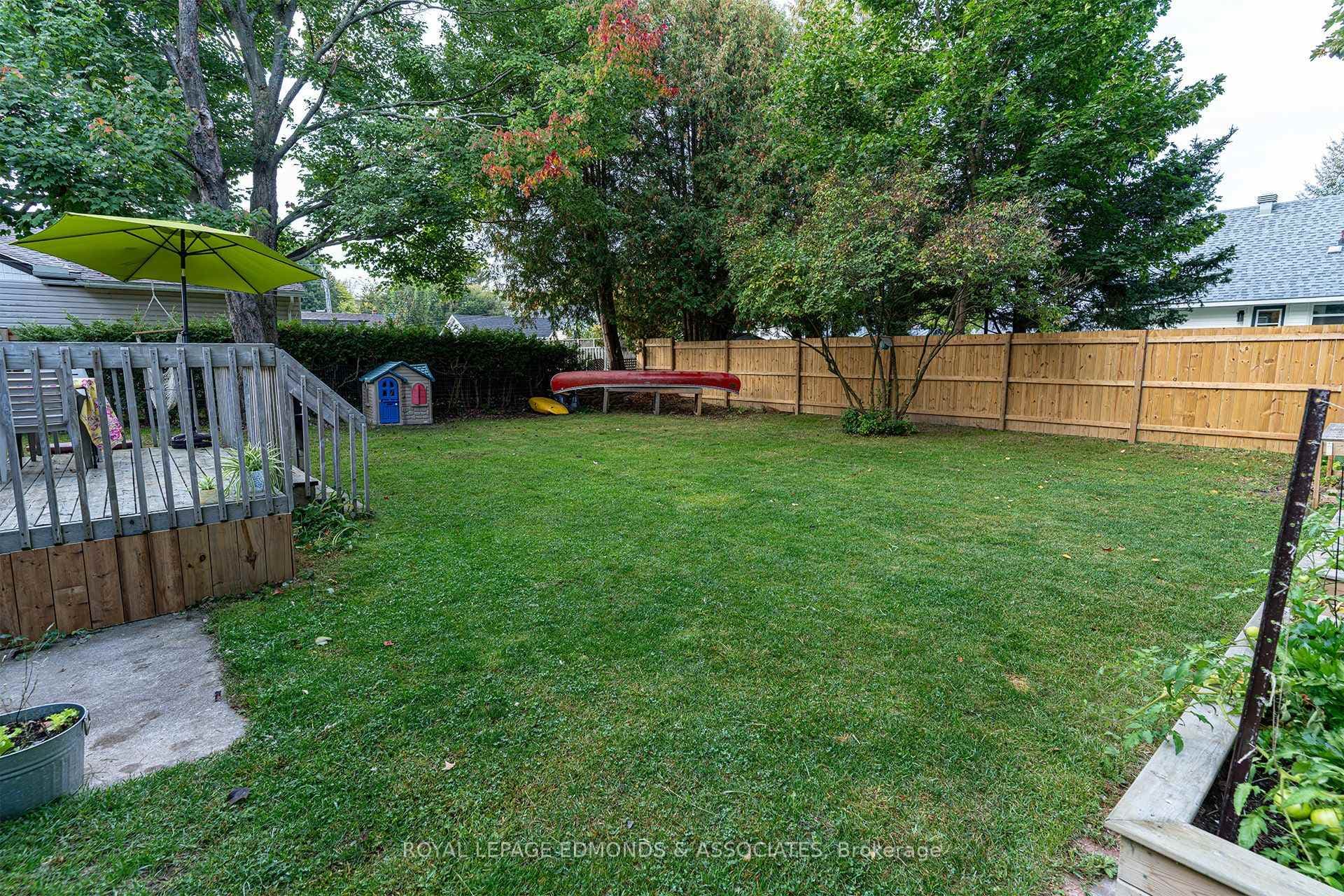 566 Elizabeth Street photo 5