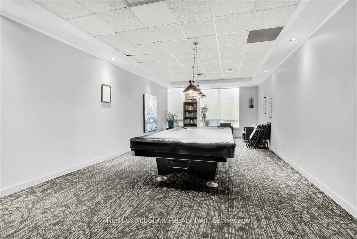 711 Rossland Road Unit 1002 photo 27