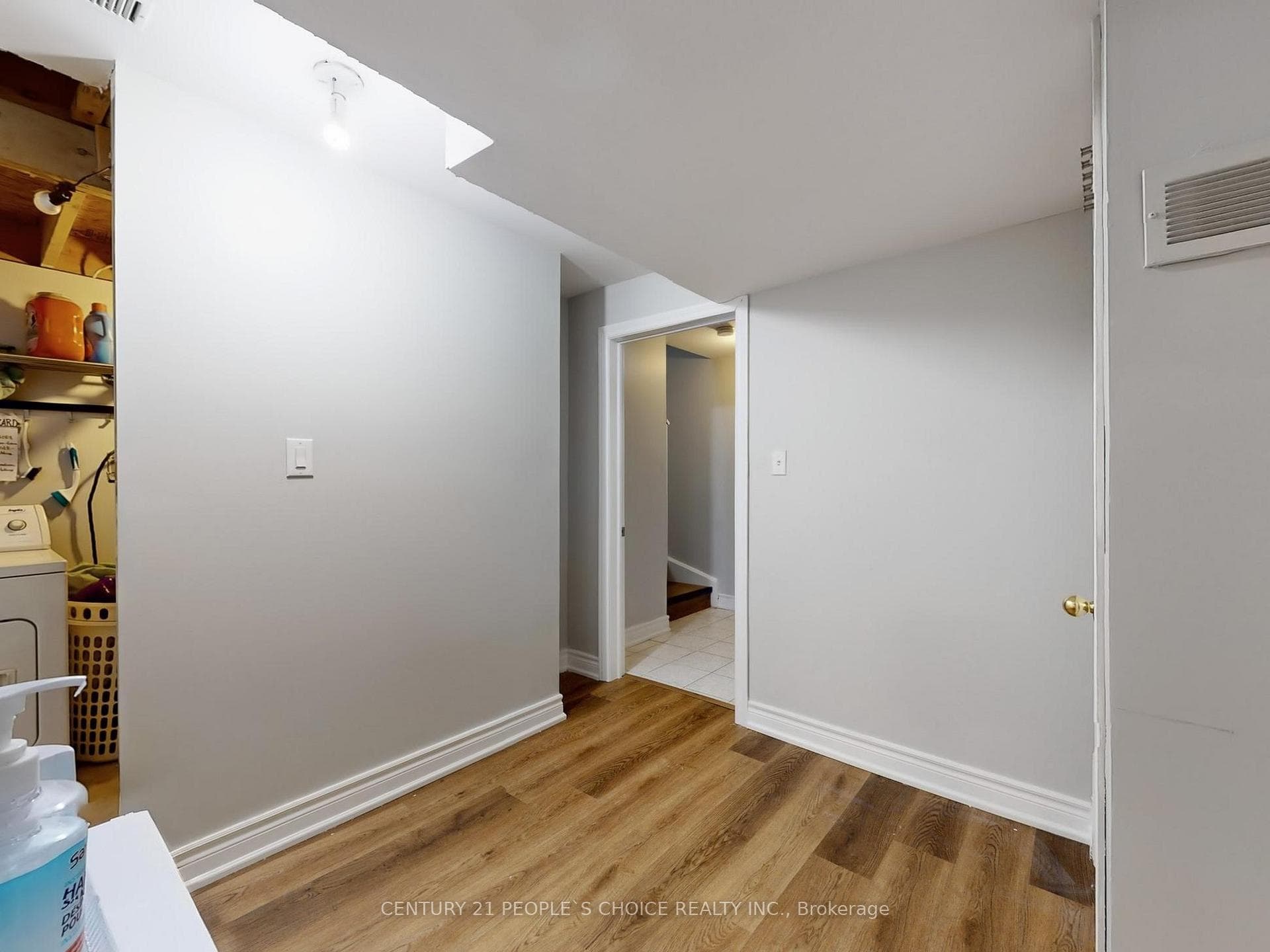 5998 Gant Crescent photo 32
