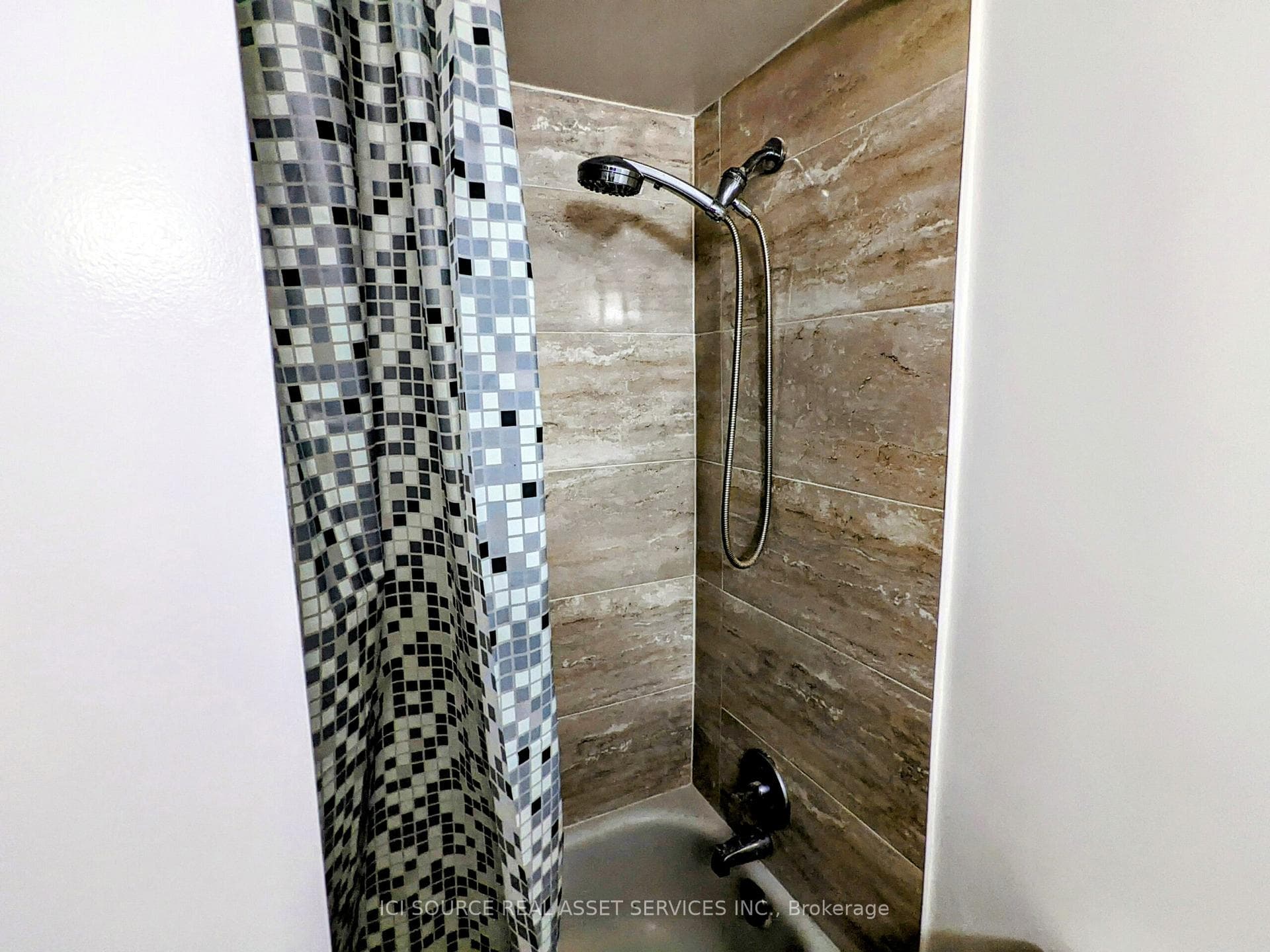 180 Markham Road Unit 803 photo 14
