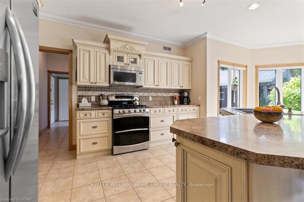 35 Muir Crescent photo 8