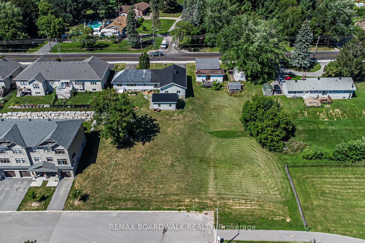 303-307 DONALD B MUNRO Drive photo 3