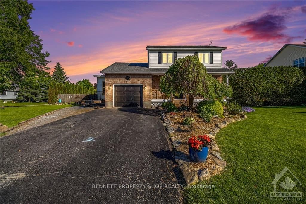 101 CORVINELLI Crescent photo 2