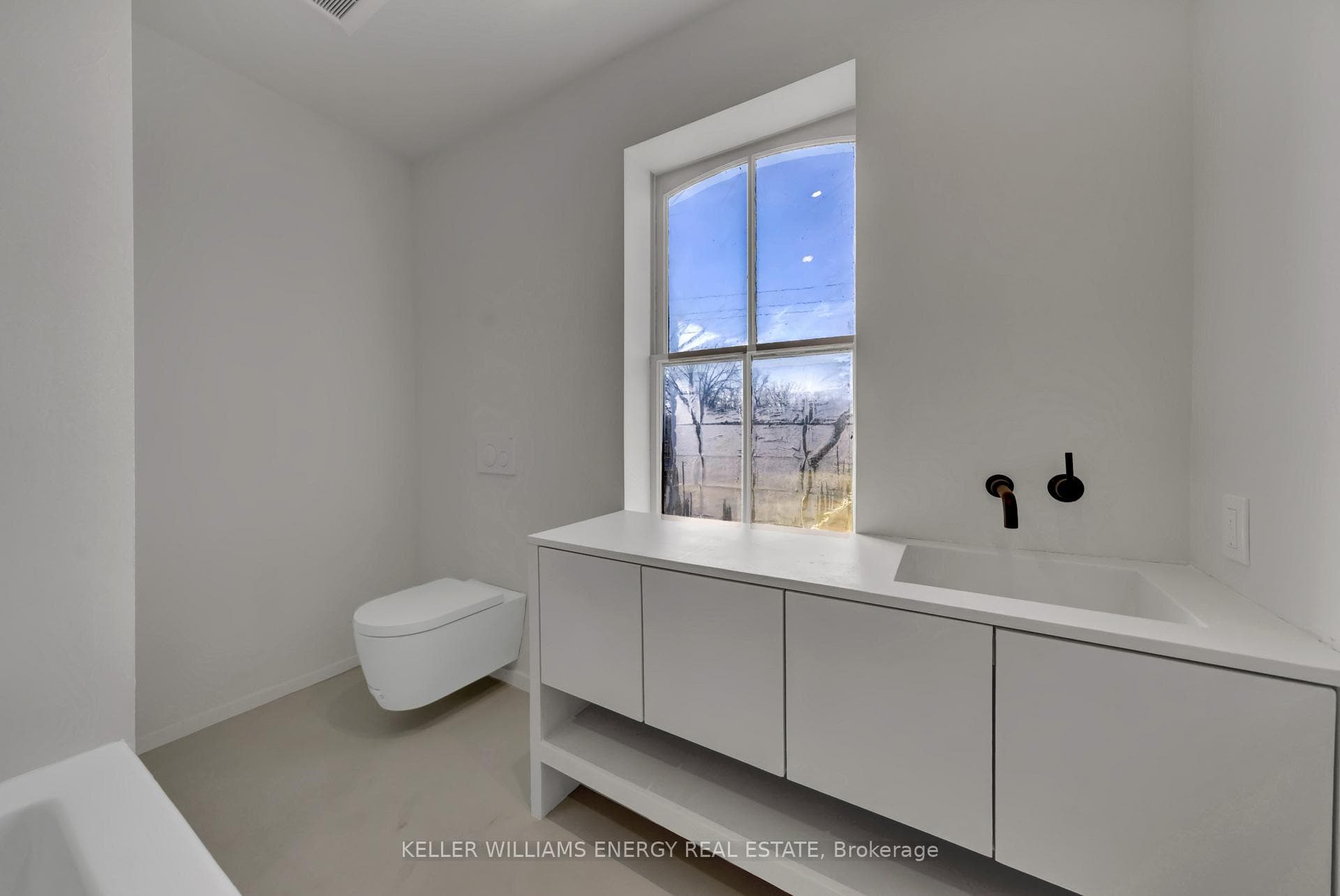 368 Picton Main Street photo 26