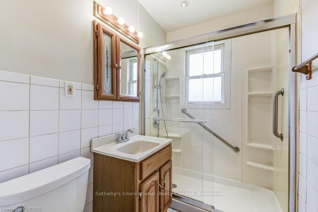 5688 SHERKSTON Road photo 18