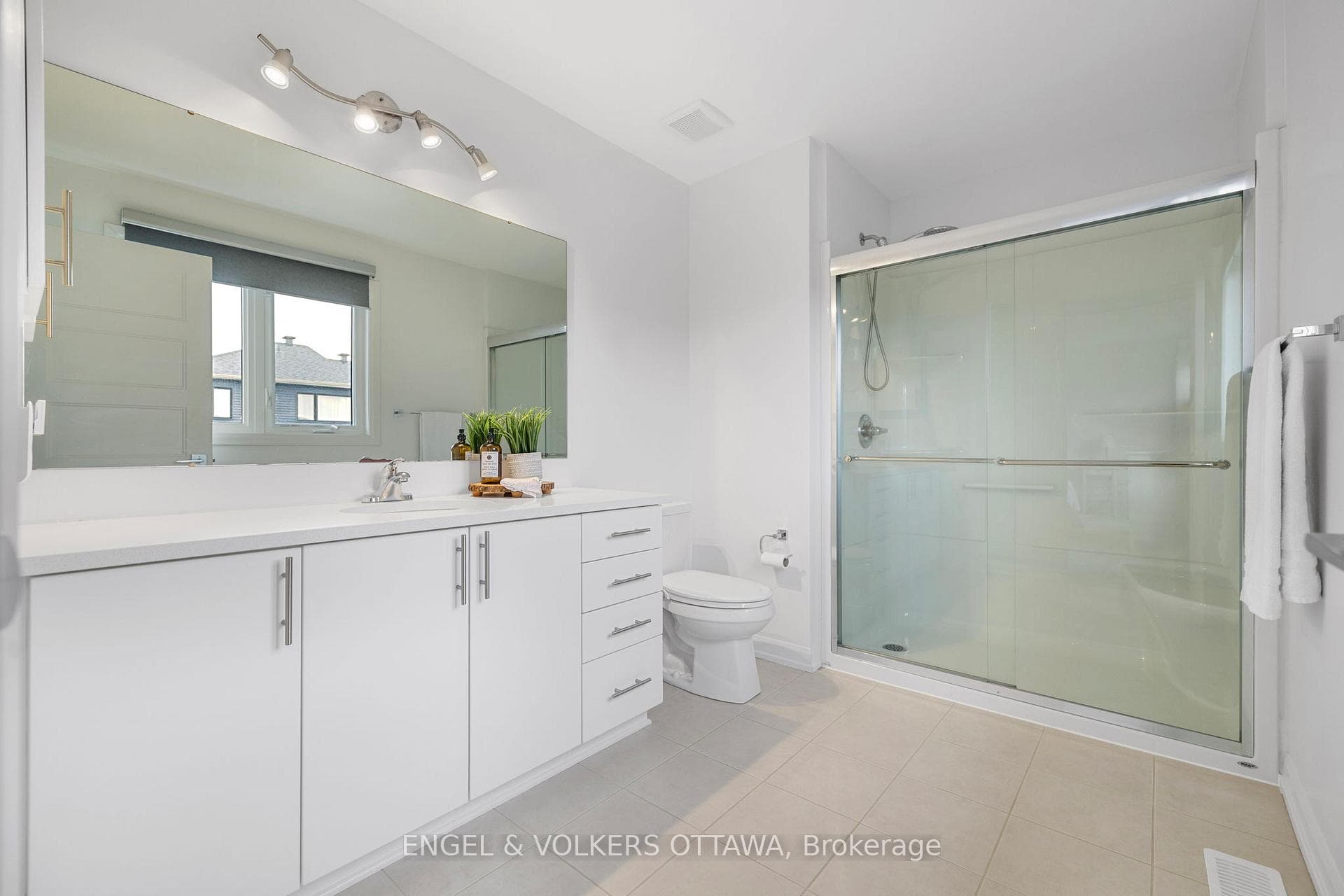77 Amber Street photo 16