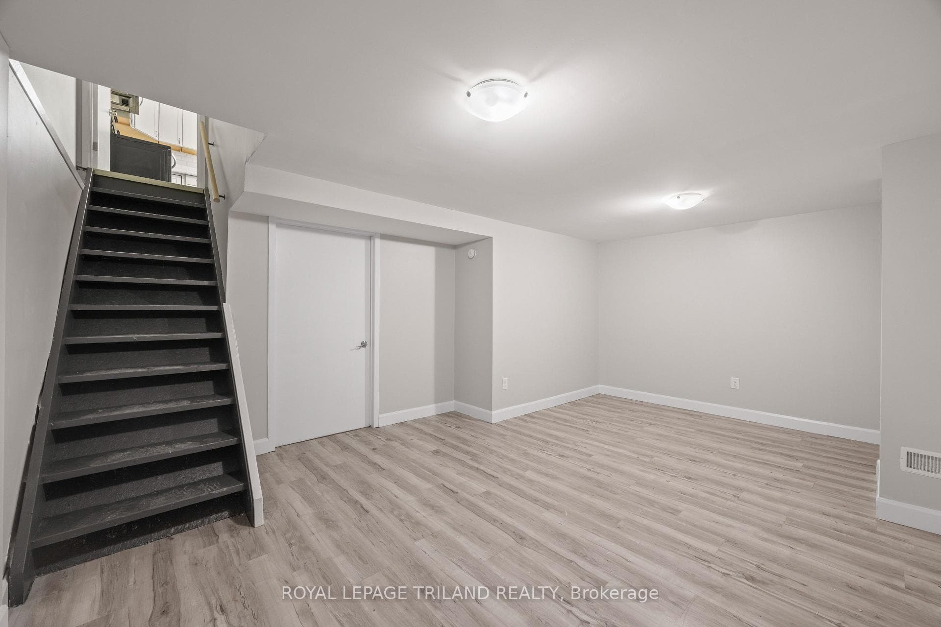1767 Aldersbrook Road photo 19