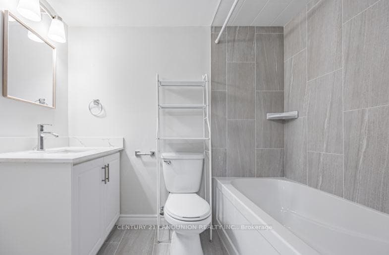 2746 Midland Avenue photo 19