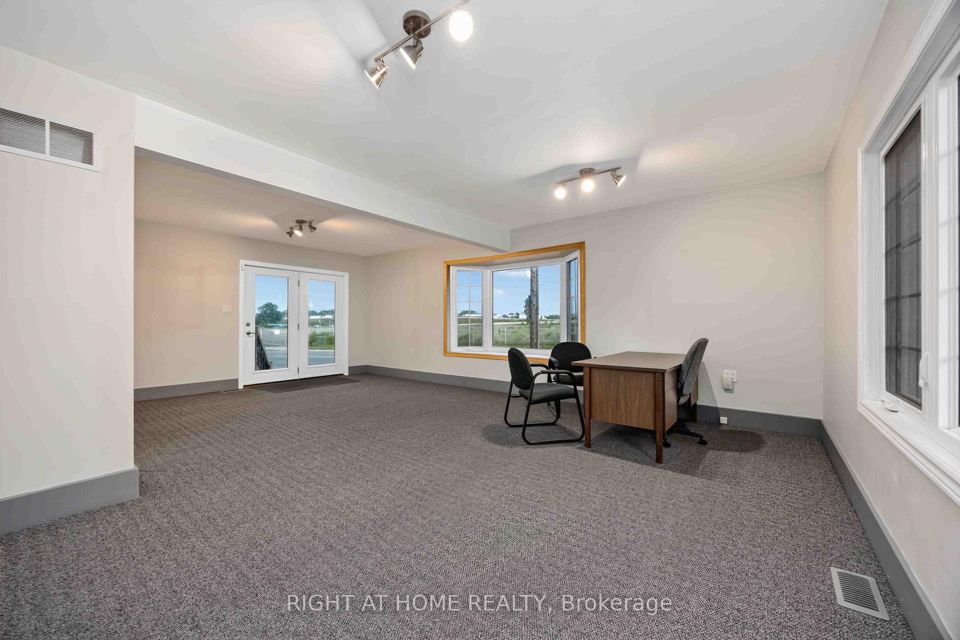 SHOW ROOM/RECEPTION