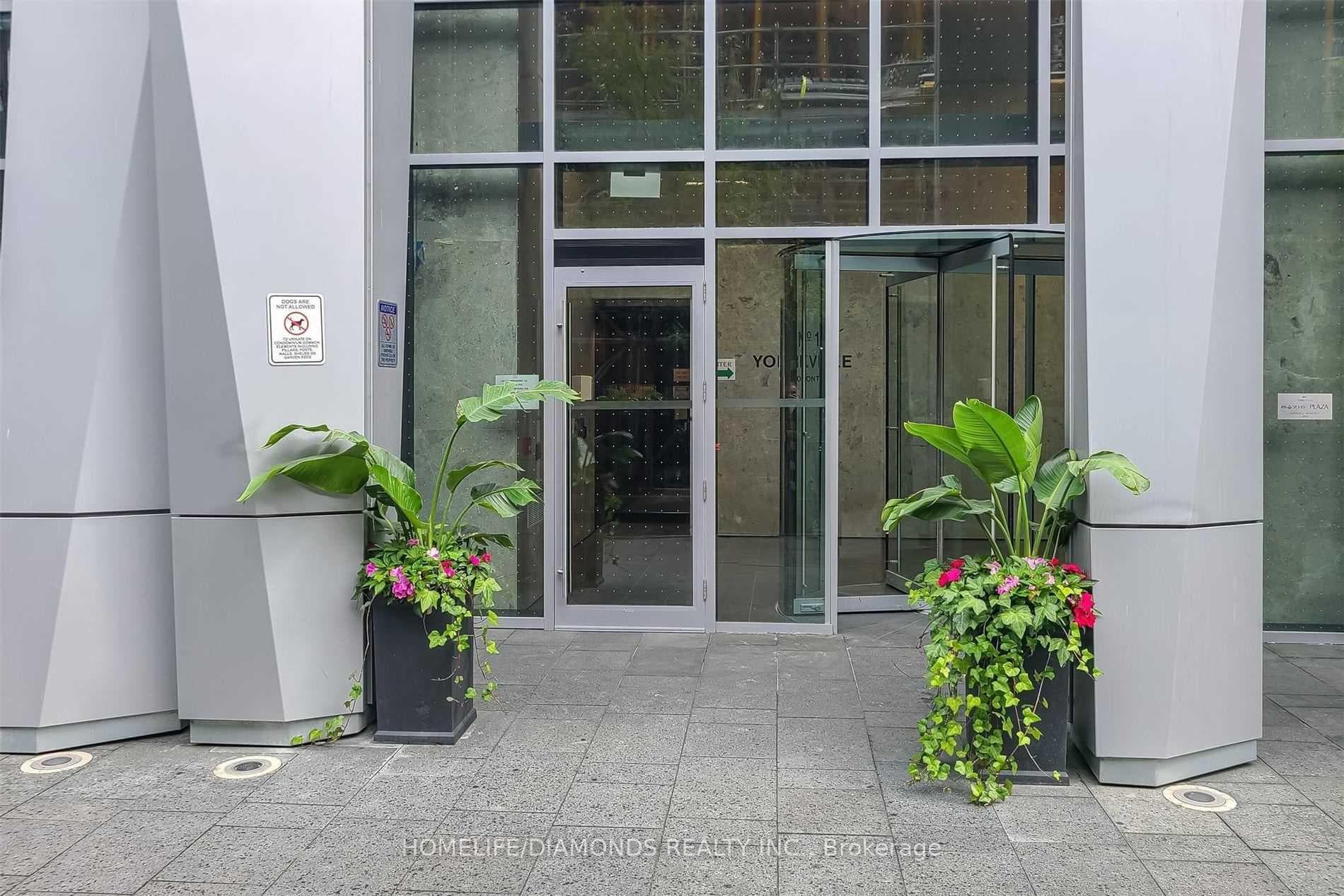 1 Yorkville Avenue Unit 3302 photo 4