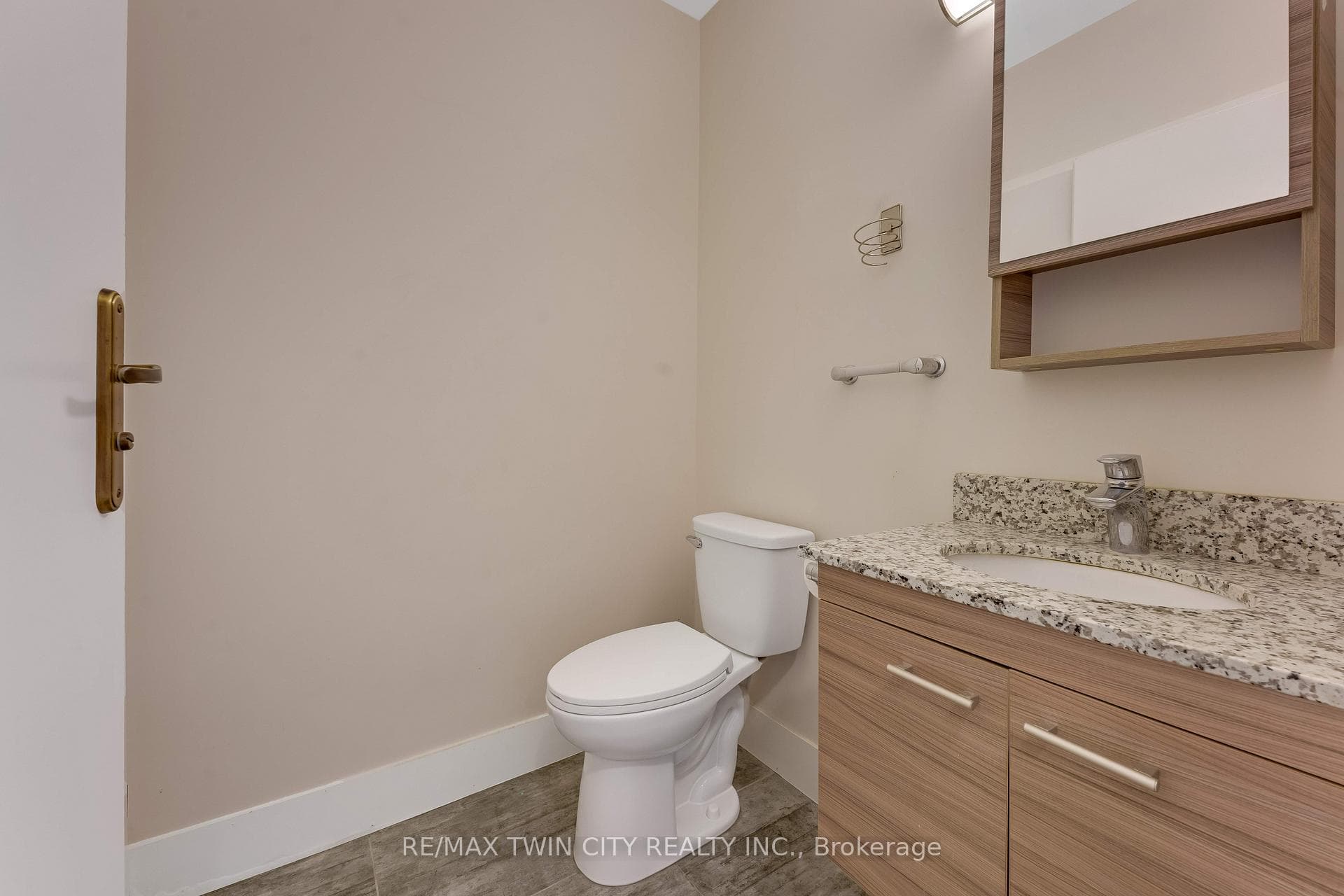 253 Albert Street Unit 202 photo 5