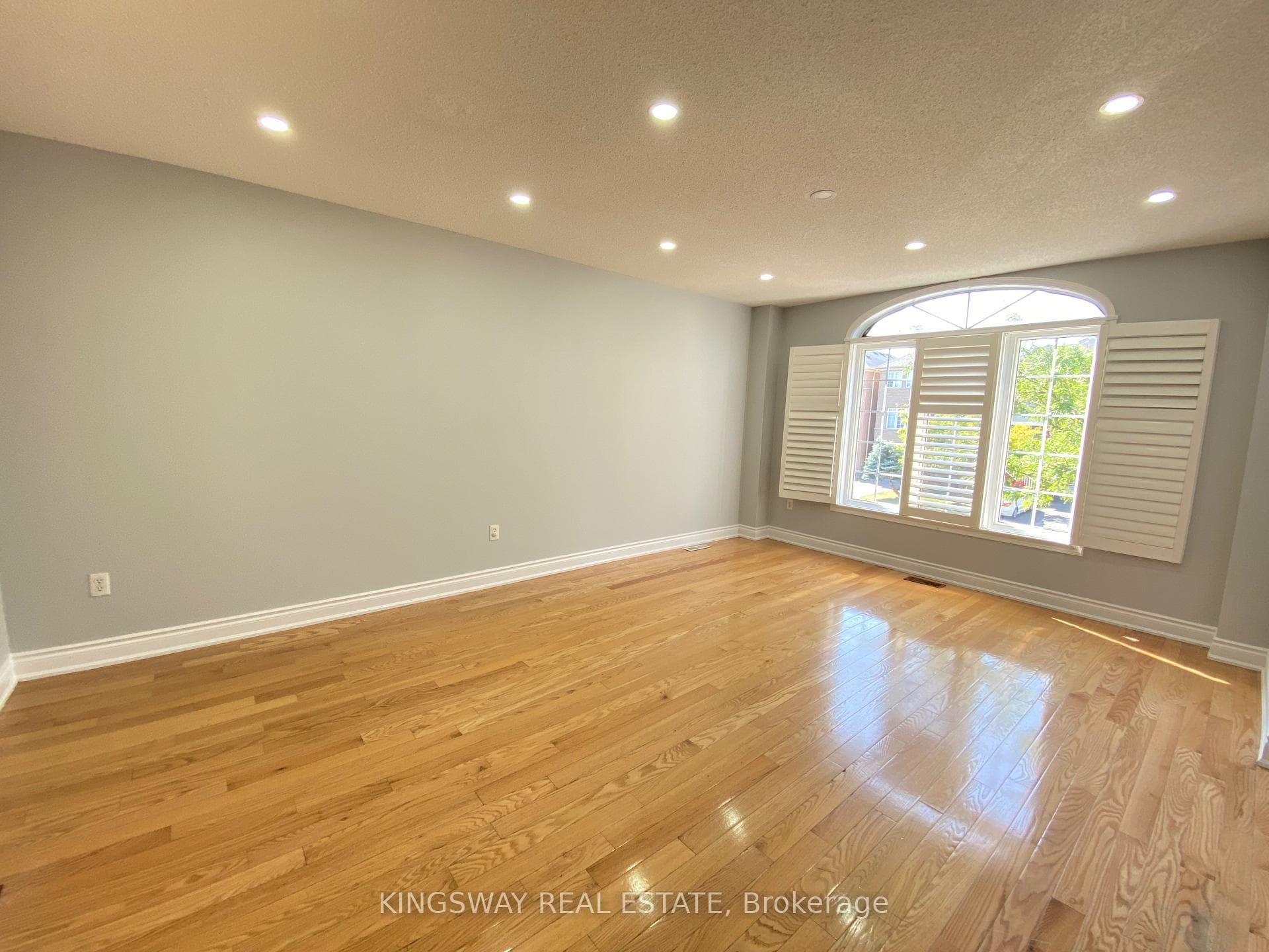 33 Caranci Crescent photo 3