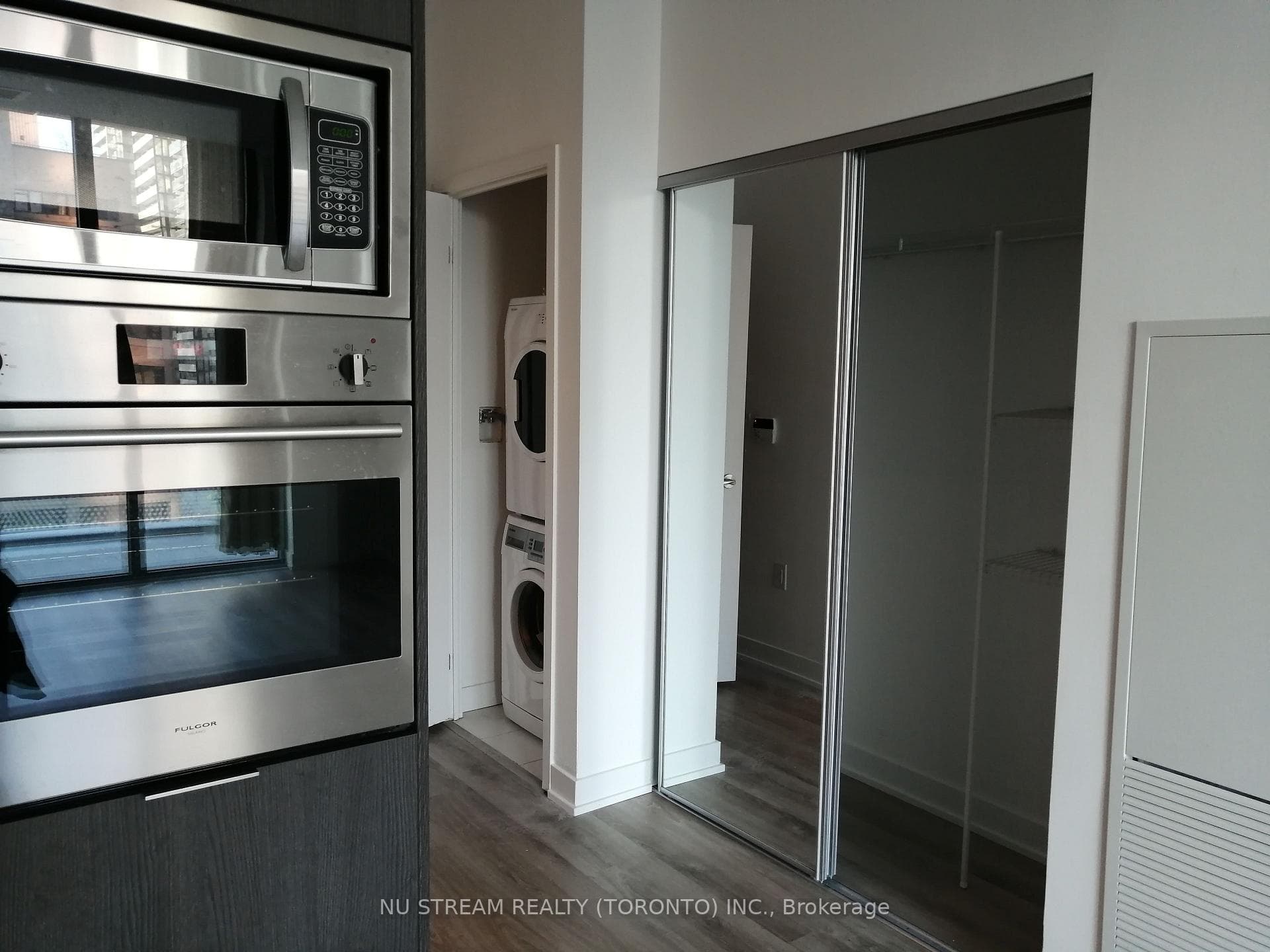 11 Wellesley Street Unit 509 photo 2