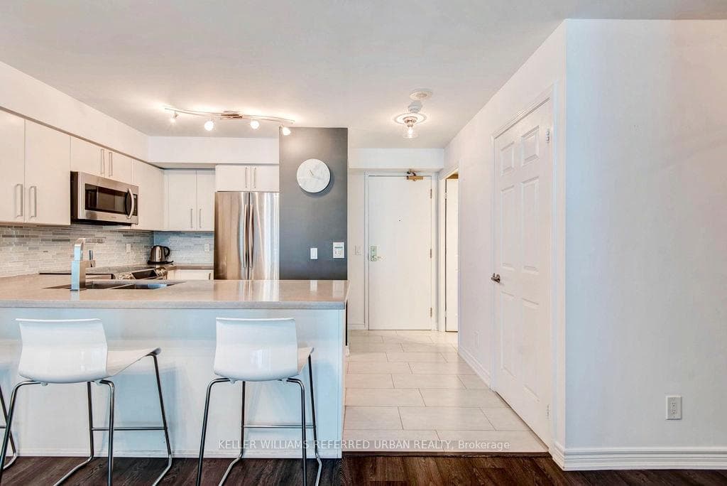 30 Grand Trunk Crescent Unit 2208 photo 4