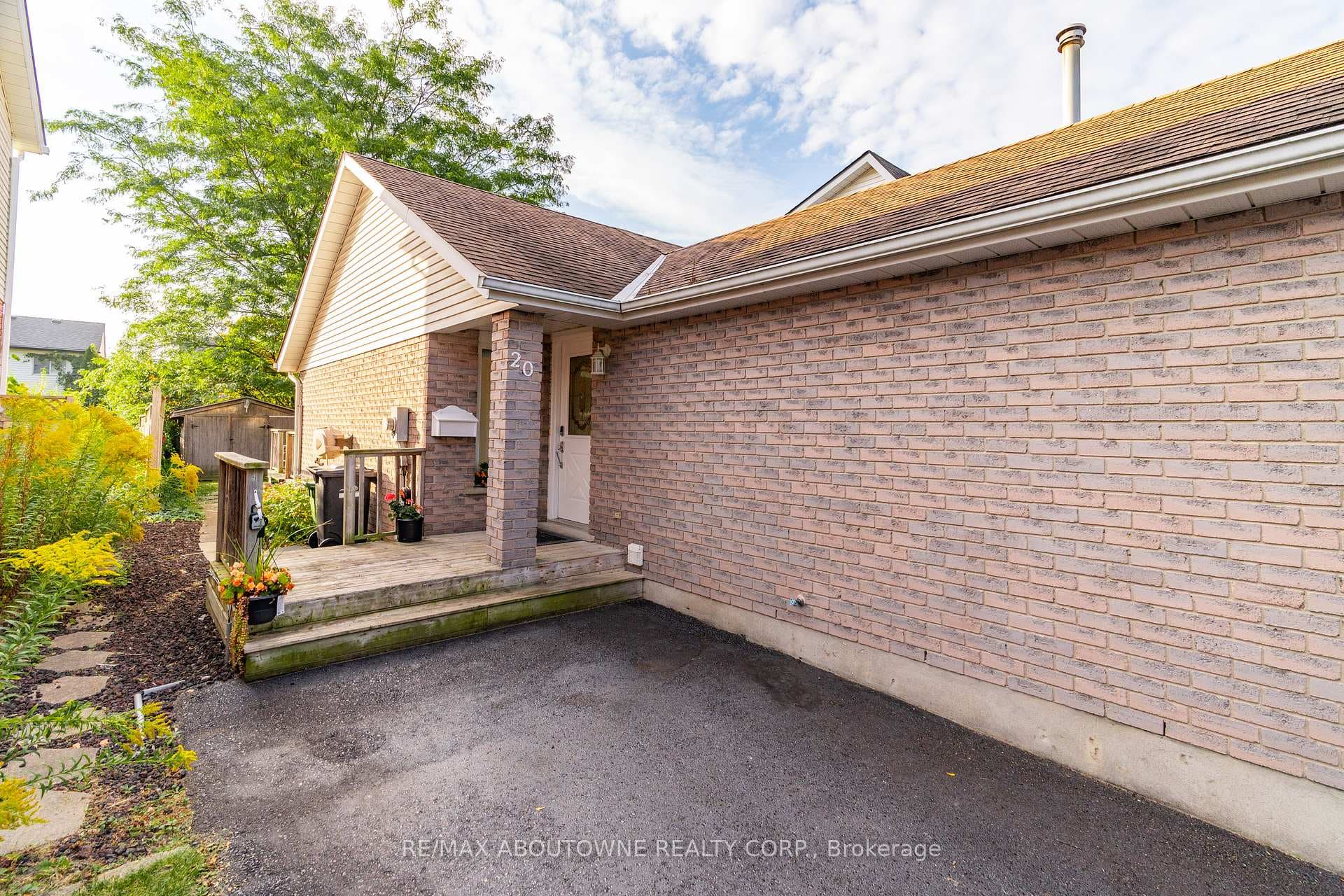 20 Moss Place photo 2