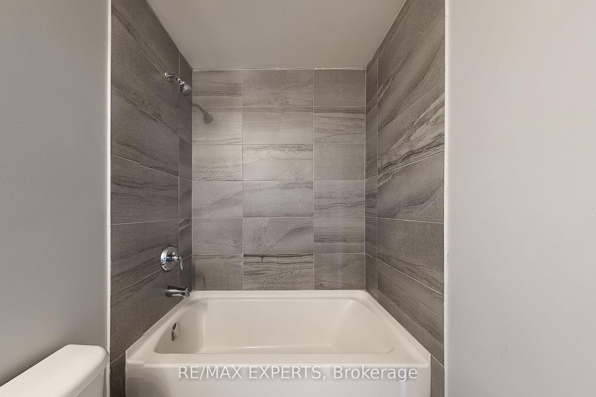 3237 Bayview Avenue Unit 104 photo 29