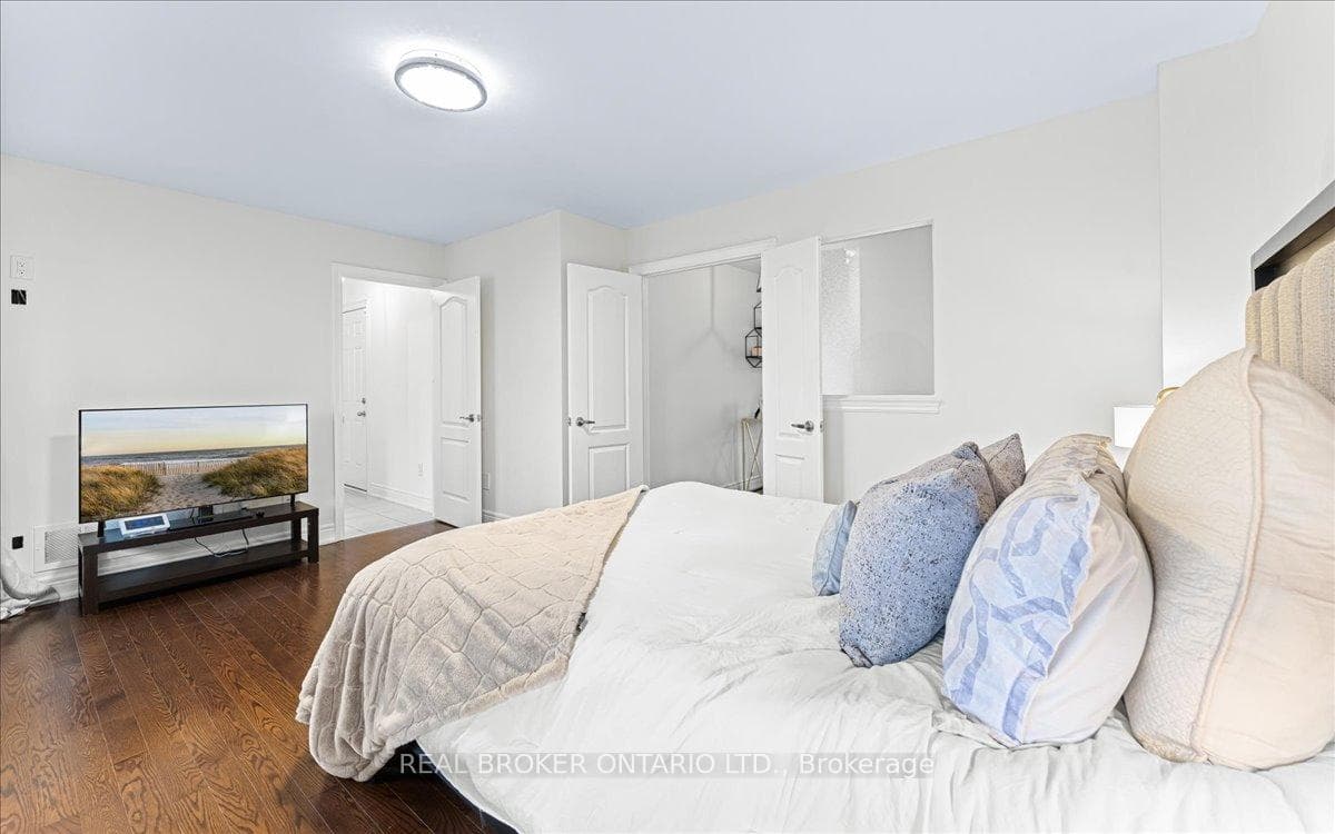 961 Toscana Place photo 7