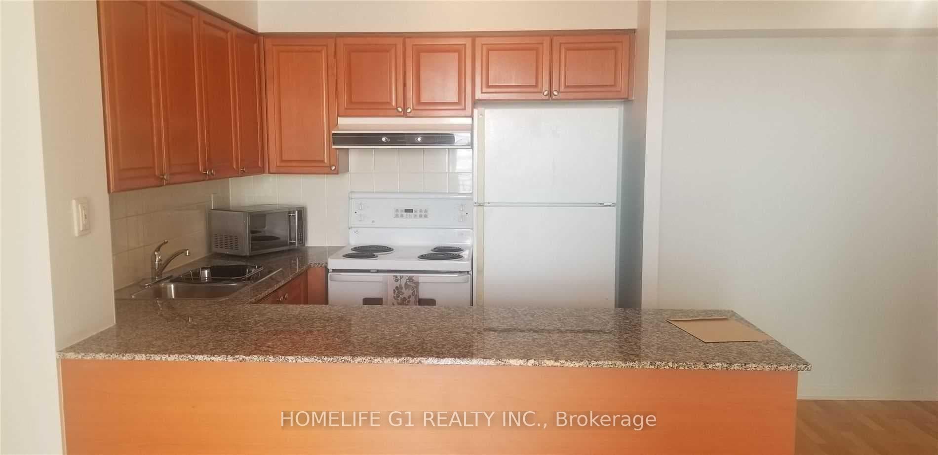 228 Queens Quay Unit 715 photo 9