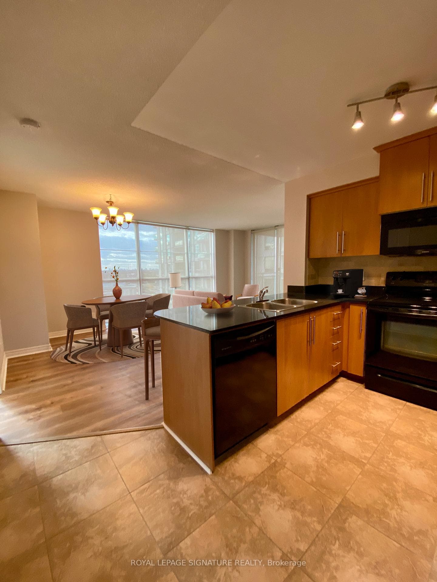 8 Rosebank Drive Unit 10J photo 2