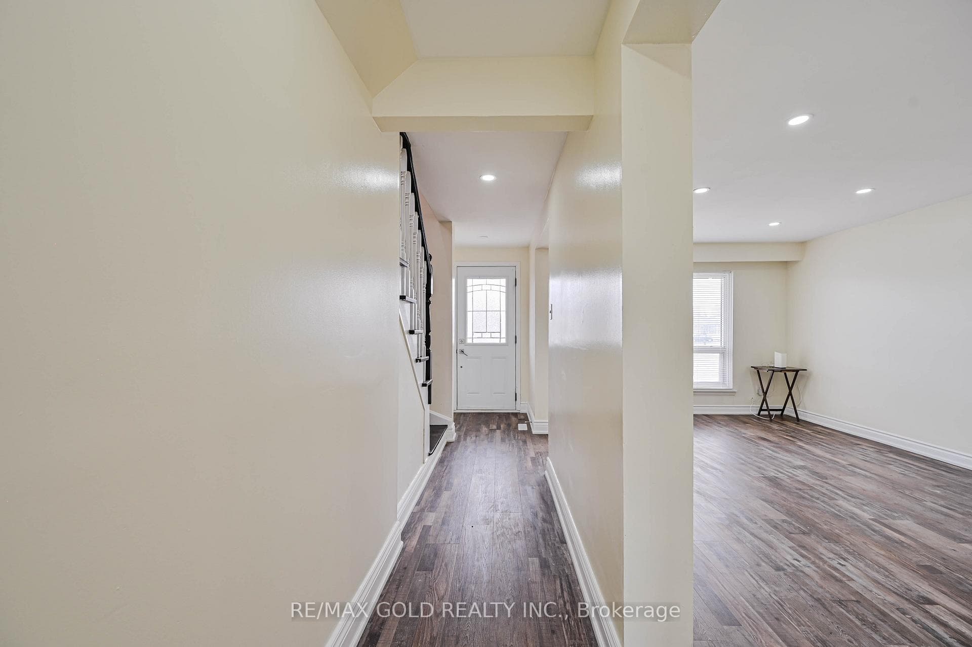 7755 Priory Crescent photo 5
