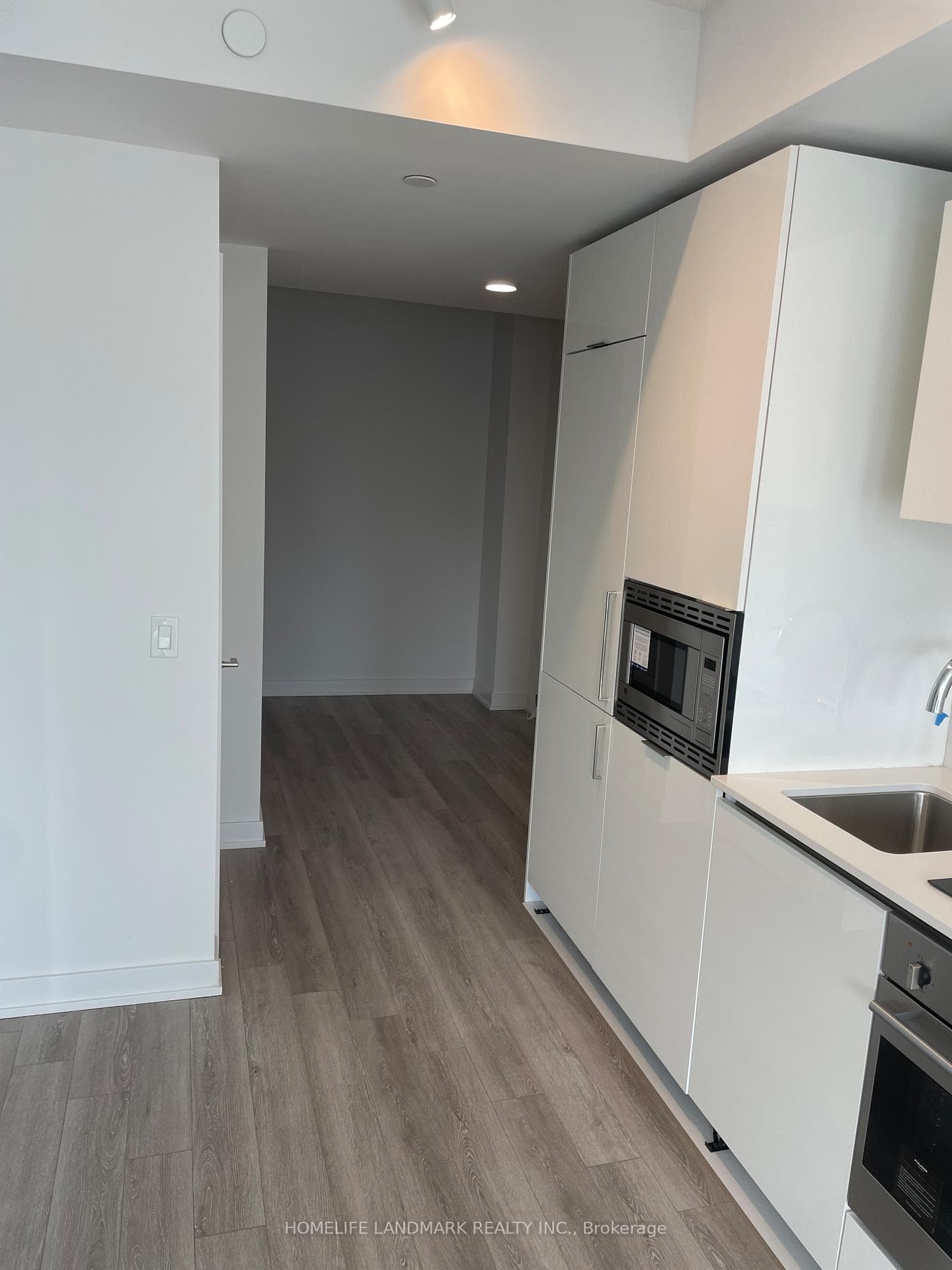 230 Simcoe Street Unit 2515 photo 5