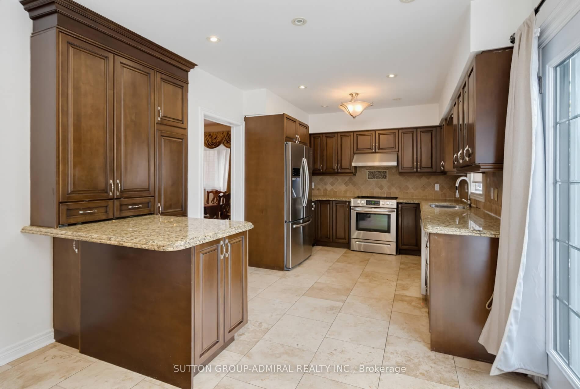 27 Pine Hollow Crescent photo 12