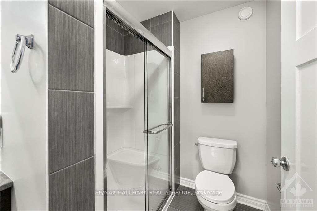 391 WARMSTONE Drive photo 16