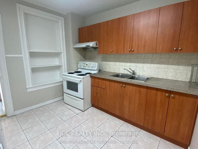 593 Bathurst Street Unit Main Floor photo 2