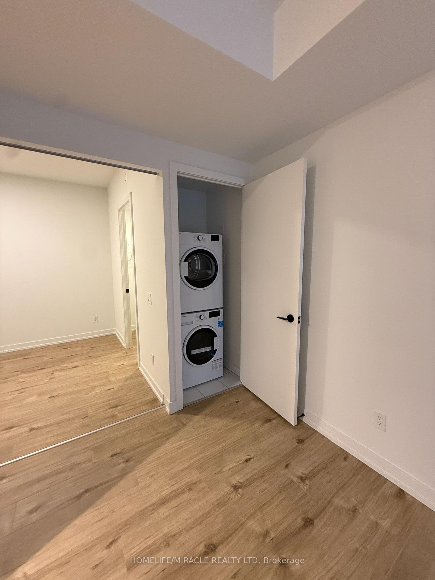 35 Parliament Street Unit 401 photo 17