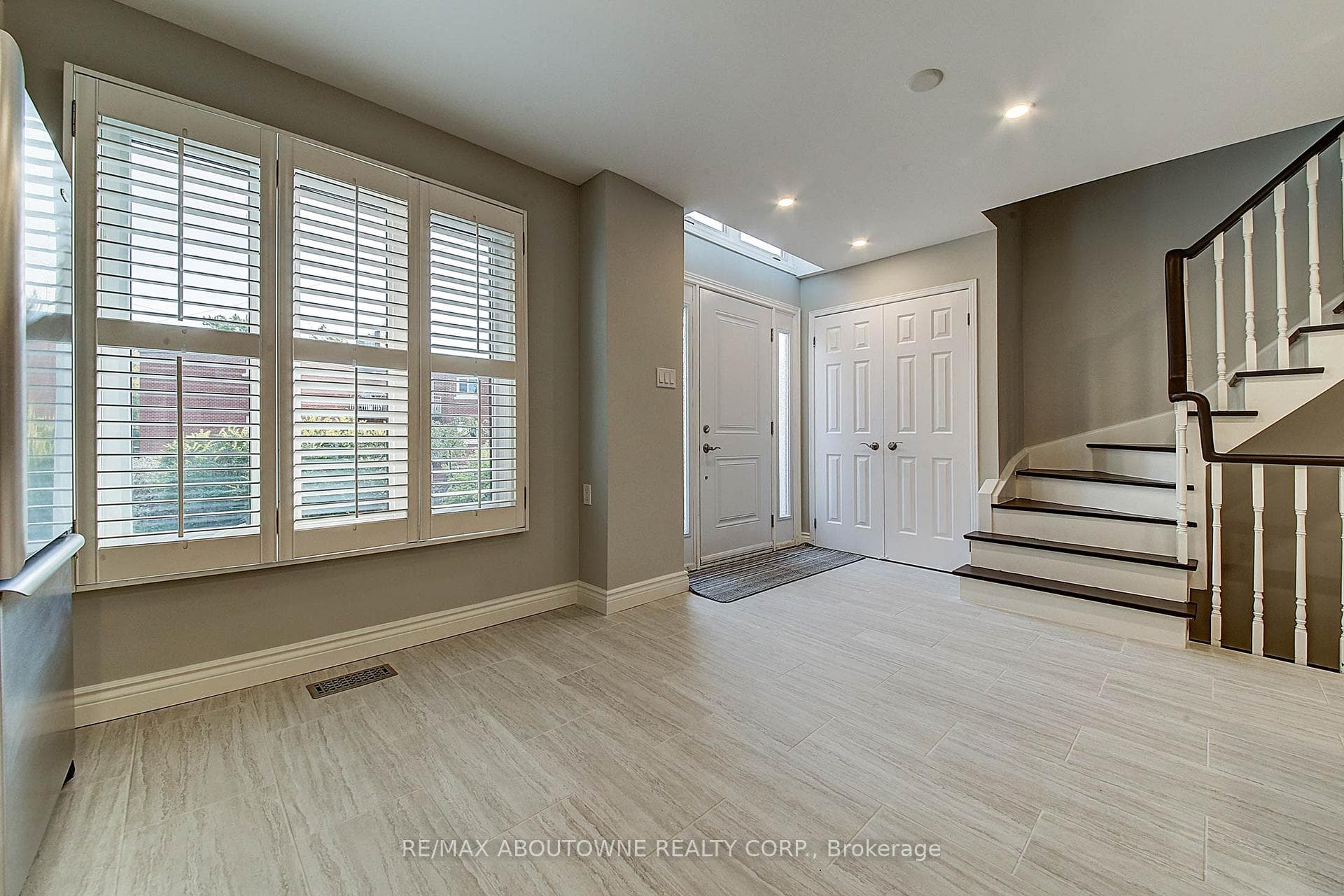 2353 Marine Drive Unit 3 photo 3