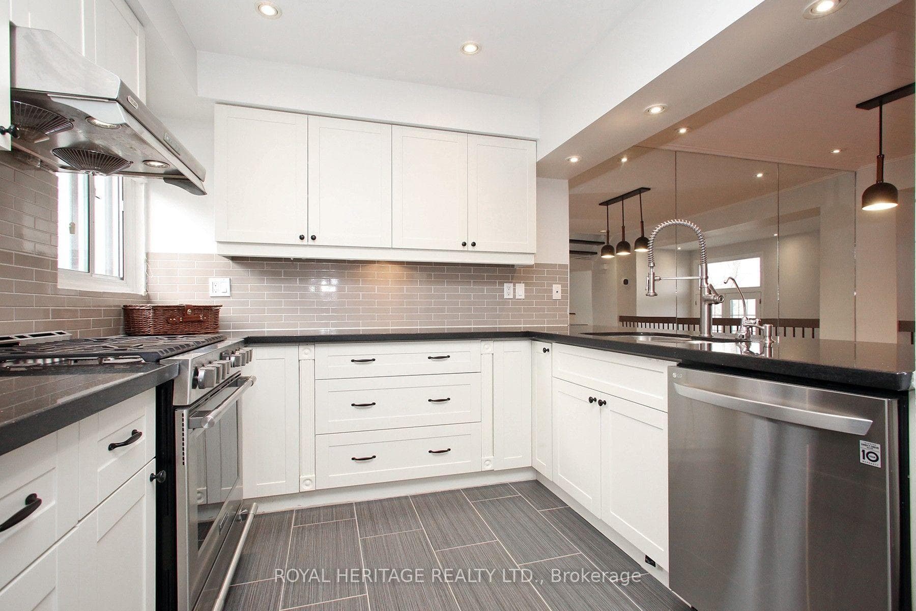 24 Reid Drive Unit 6 photo 4